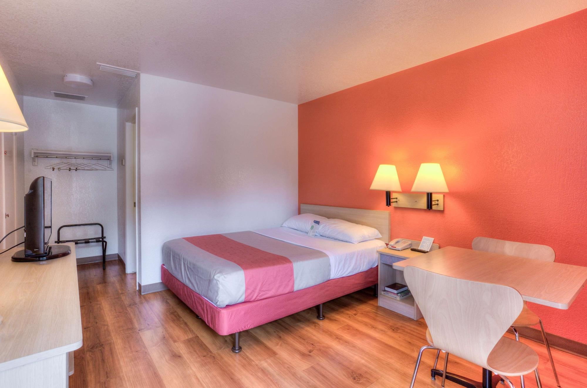 Motel 6-Tigard, Or - Portland South - Lake Oswego Exterior photo